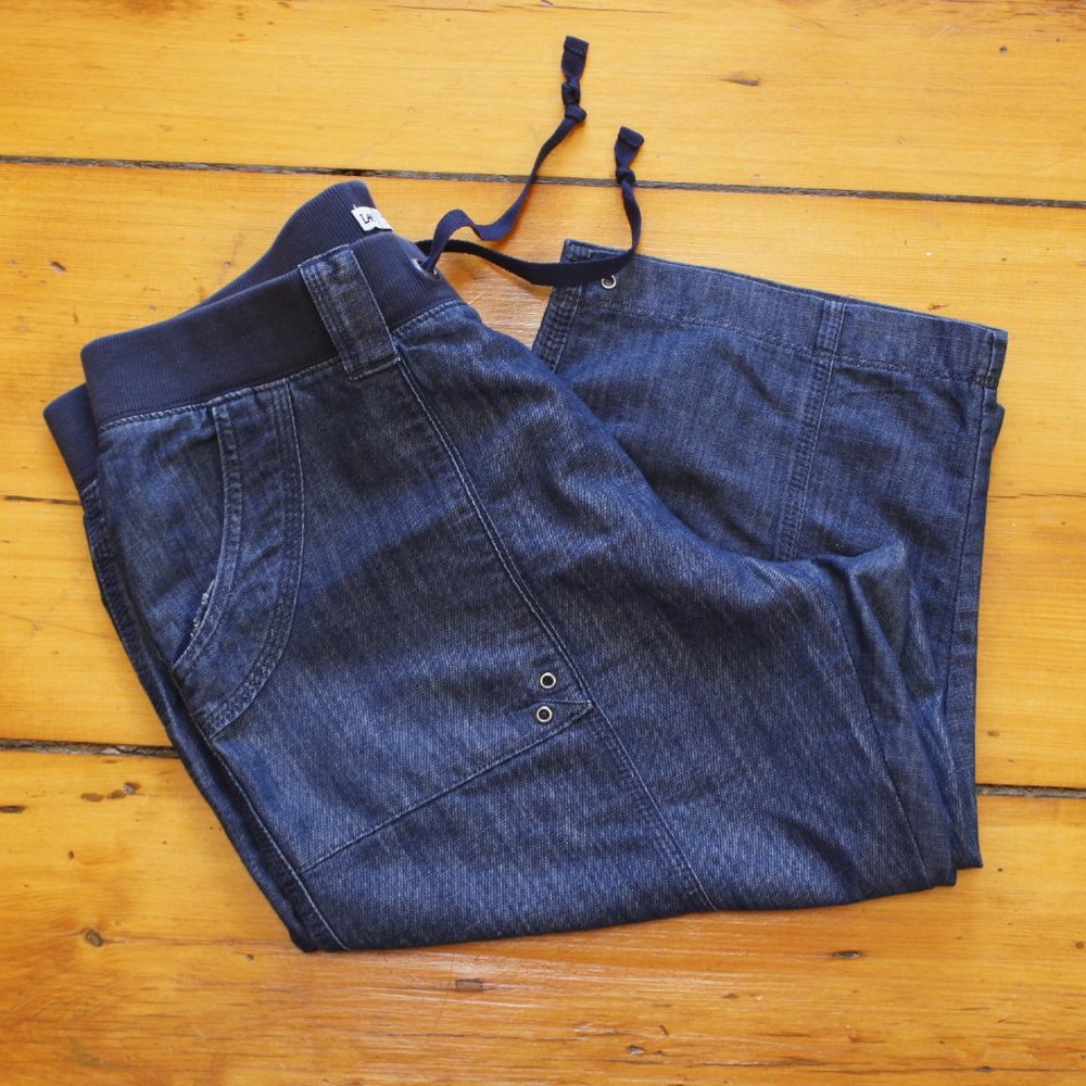 Women's LEE Natural Fit Just Below the Waist Capri Crop Pants Size 16P E…